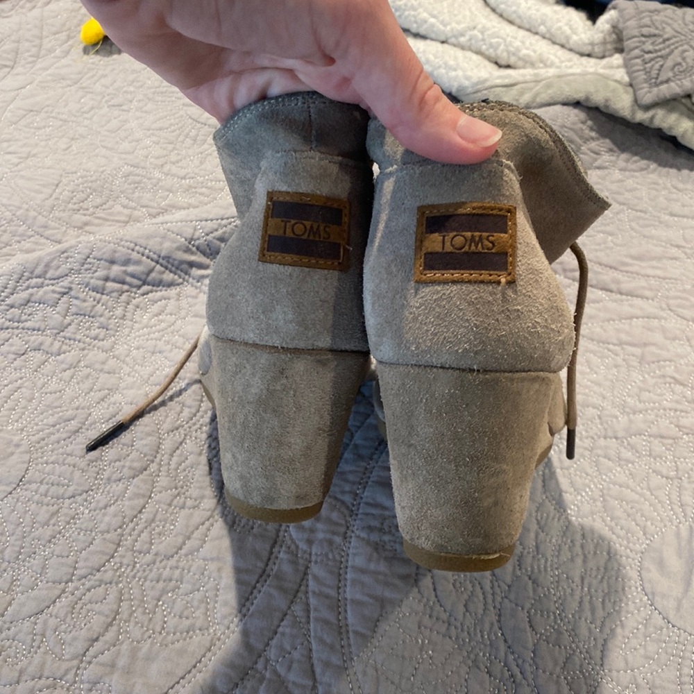 Toms booties 7.5 light gray